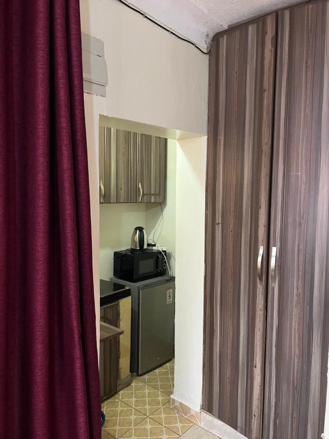 Lark Suites -Bukoto 캄팔라 외부 사진